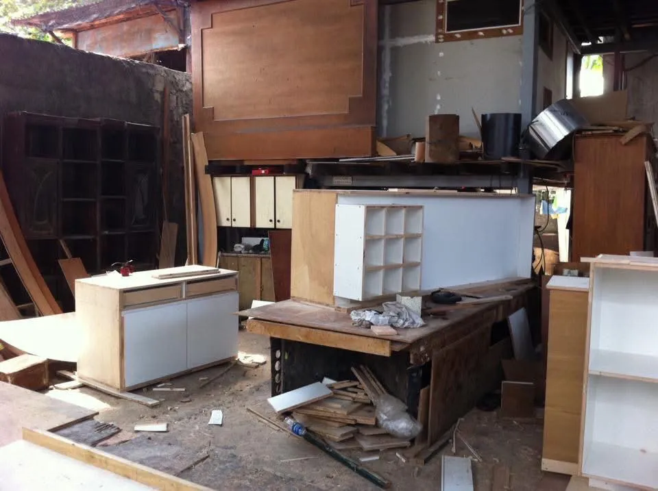 Aktivitas manufaktur furnitur presisi